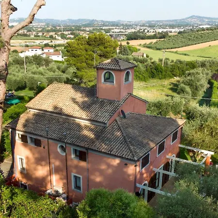 Rossa 12, Emma Villa